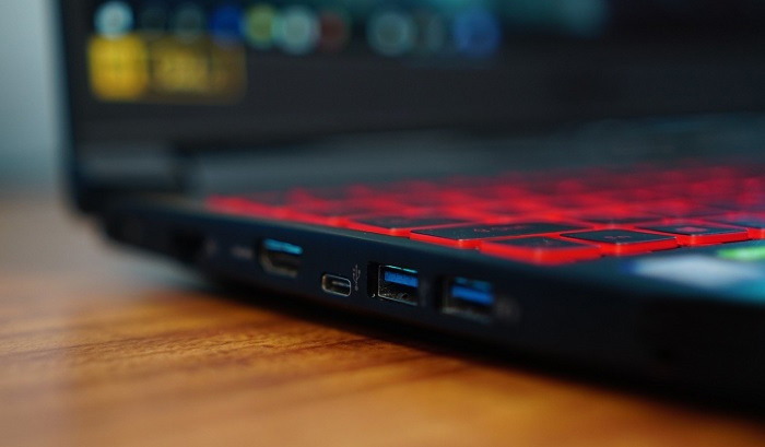 Acer-Nitro-7 Adequate number of ports and connectors
