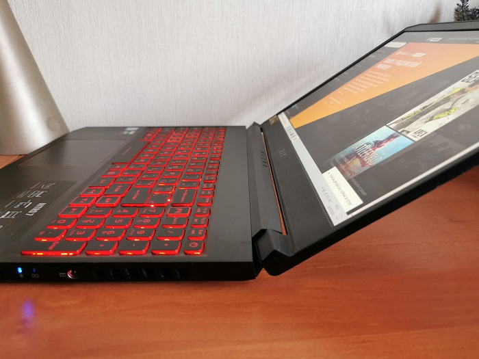 Acer-Nitro-7 screen by about 150